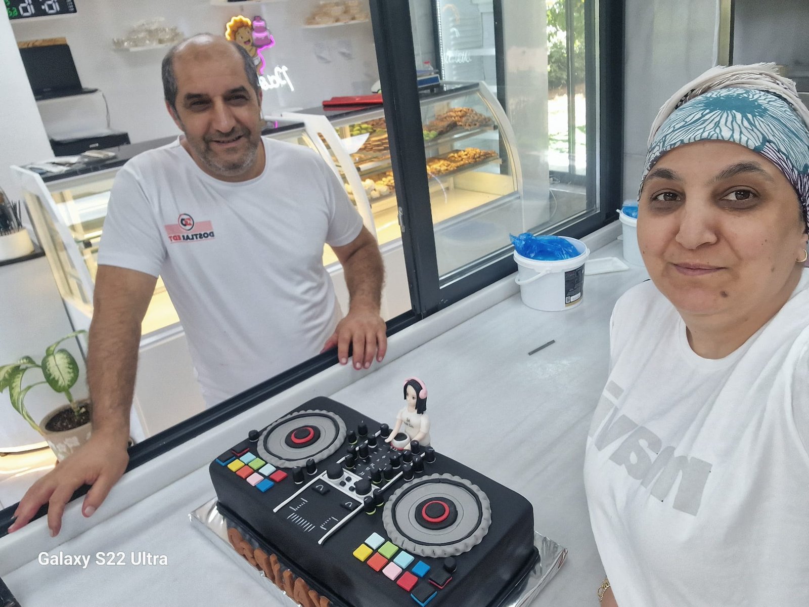 Mehmet Usta ve eşi Pastalovi atölyesinde